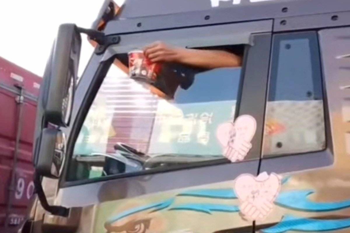 車窗車門全有封條 貨車司機吃飯都難-物流之家