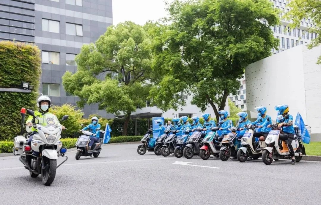 上海市公安局交警總隊和徐匯區相關部門 對閃送進行交通安全宣傳-物流之家