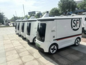 青島順豐首批獲取牌照的無人駕駛快遞車正式投入運行-物流之家
