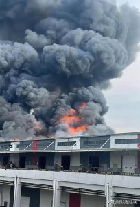 上海松江區(qū)，日日順物流突發(fā)火災(zāi)，火已滅，無人員傷亡！-物流之家